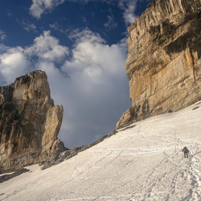 ENG: Roland's Breach in spring (Pyrenees National Park, Gavarnie, France)
ESP: La Brecha de Rolando en primavera (PN Pirineos, Gavarnie, Francia)
FR: La Brèche de Roland au printemps (PN Pyrenees, Gavarnie, Midi-Pyrénées)
CAT: La Bretxa de Roland, a la primavera (PN Pyrénées, Gavarnie, Midi-Pyrénées)